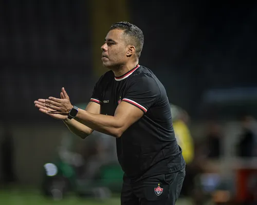Jair Ventura critica postura do Vitória em goleada: "Faltou imposição" - Imagem