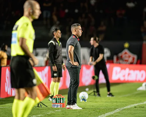 Jair Ventura vê Vitória "implacável" e afirma: "Melhor que o Flamengo" - Imagem