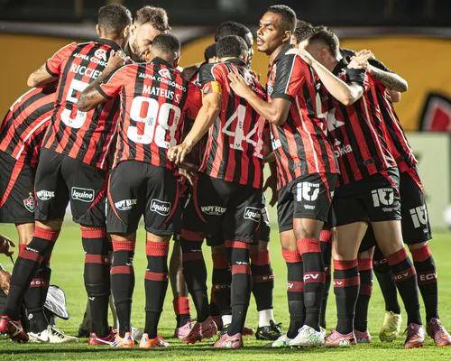 “Traições da minha parte” jogador do Vitória pede perdão à esposa - Imagem