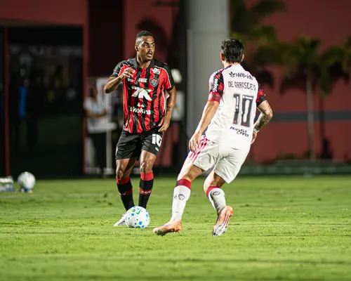 Vitória perde pênalti e sai derrotado para o Flamengo no Barradão - Imagem