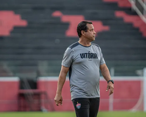 Vitória relaciona time alternativo com destaques da Copinha; veja - Imagem