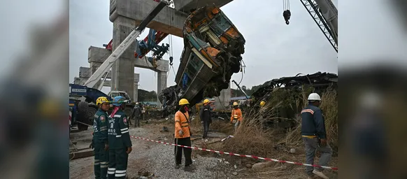 Queda de guindaste sobre trem deixa ao menos 28 mortos e 64 feridos - Imagem