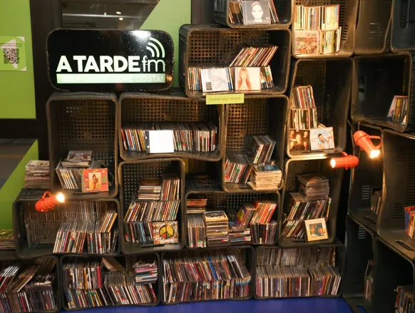 A TARDE FM inaugura exposição que revive a evolução da música baiana - Imagem