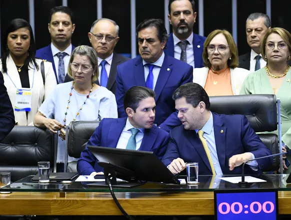 Ausência de Motta e Alcolumbre em evento expõe tensão com governo Lula - Imagem