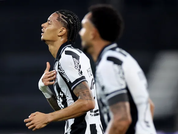 Botafogo recusa proposta do Vitória por volante; Bragatino monitora - Imagem