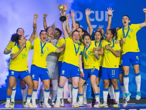 Brasil dá show e conquita a primeira Copa do Mundo de Futsal Feminino - Imagem