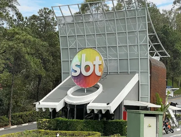Crise estoura no SBT e funcionários são pegos de surpresa - Imagem