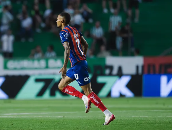 Garçom do Bahia, Ademir pode confirmar melhor temporada da carreira - Imagem