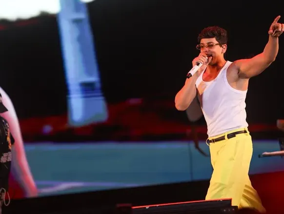 Nova febre do forró: Léo Foguete domina Arena A TARDE com hits virais - Imagem