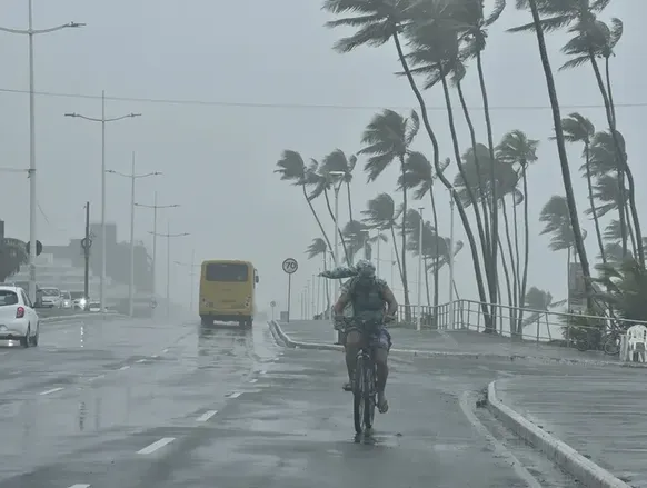 Chuva continua? Veja previsão para os próximos dias em Salvador - Imagem