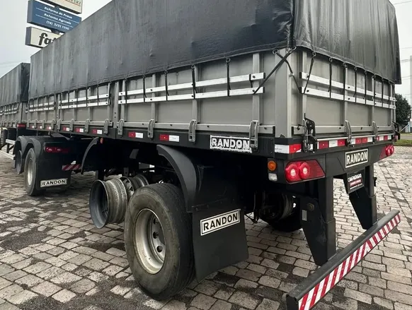 Criança de quatro anos prende a cabeça em roda de carreta na Bahia - Imagem