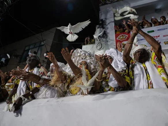 Ilê Aiyê une beleza e resistência com desfile sobre povos afro-indígenas - Imagem