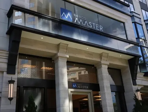 Justiça mira governador por investimento de estatal no Banco Master - Imagem