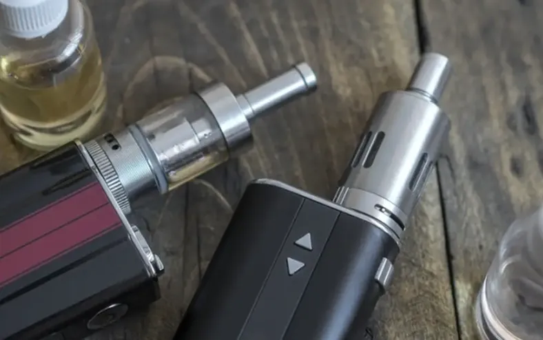 Adolescente perde pedaços dos pulmões após três anos de uso de "vape" - Imagem