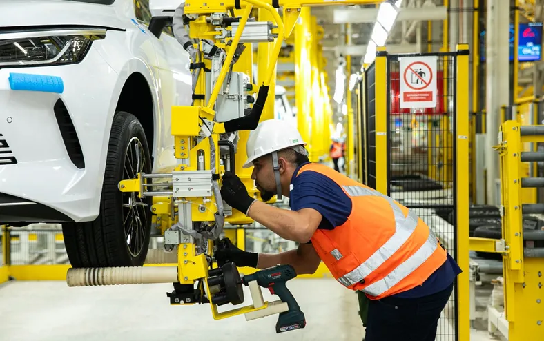 BYD dispara produção local e projeta dobrar número de funcionários - Imagem