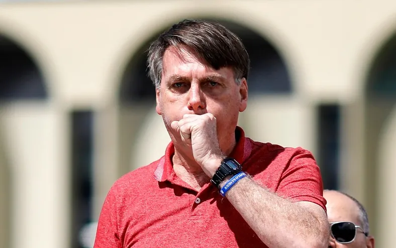 Bolsonaro tem até 40 soluços por minuto, diz PF - Imagem