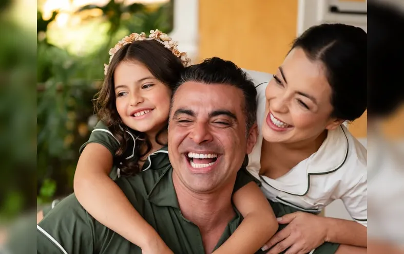 Cantora faz forte desabafo sobre dificuldades após morte de marido - Imagem