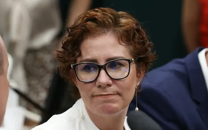 Carla Zambelli renuncia ao mandato de deputada federal - Imagem