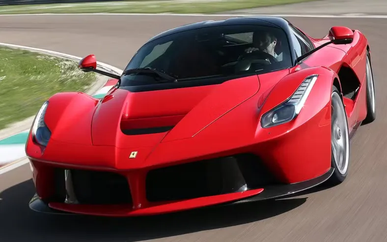 Carro de R$ 38 milhões paga IPVA com preço de um apartamento - Imagem