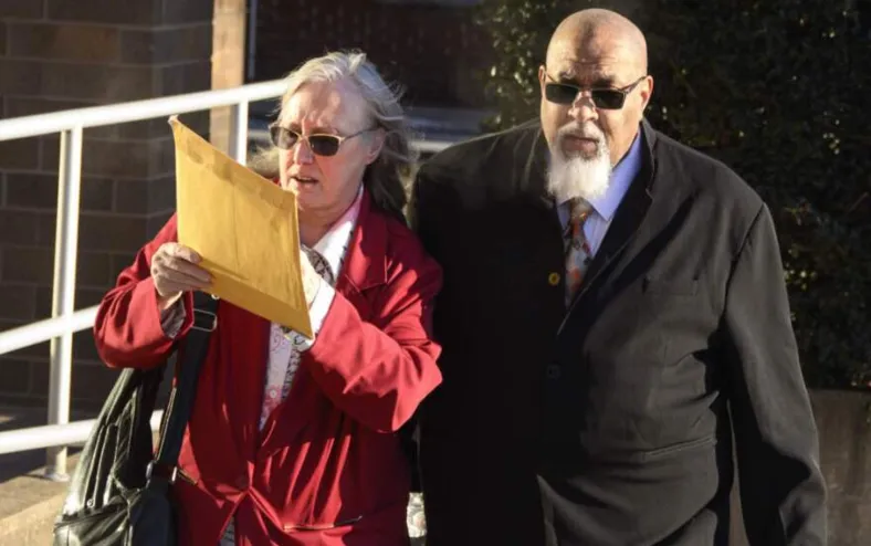 Chefe de necrotério da Harvard é condenado por vender partes de corpos - Imagem