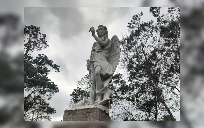 Cidade com estatua de Lúcifer abre concurso com salário de R$ 19.8 mil - Imagem