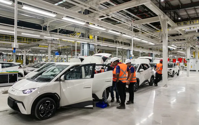 Fábrica da BYD na Bahia bate marca de 10 mil carros produzidos - Imagem