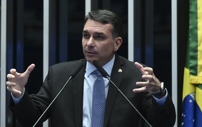 Flávio Bolsonaro candidato faz dólar disparar e Ibovespa afundar - Imagem