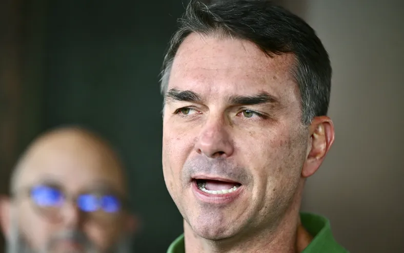 Flávio muda discurso e diz que candidatura ao Planalto é irreversível - Imagem