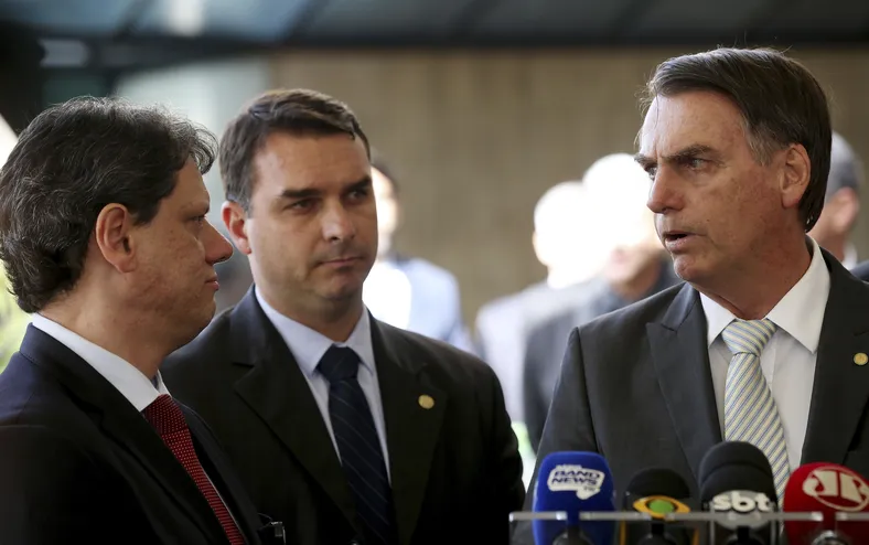 Flávio revela reação de Tarcísio sobre sua candidatura à Presidência - Imagem