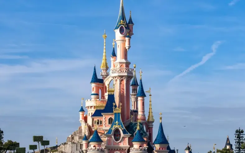 Greve escancara bastidores da Disney e parque aparece tomado por lixo - Imagem