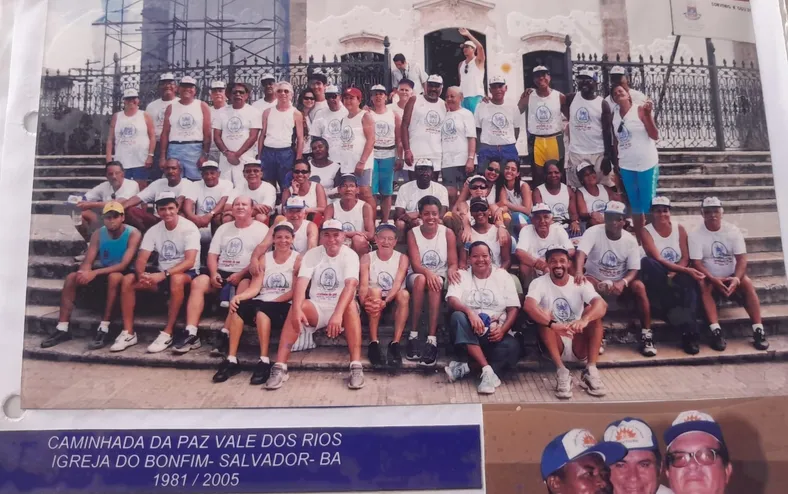 Grupo de amigos celebra 44 anos com caminhada até a Igreja do Bonfim - Imagem