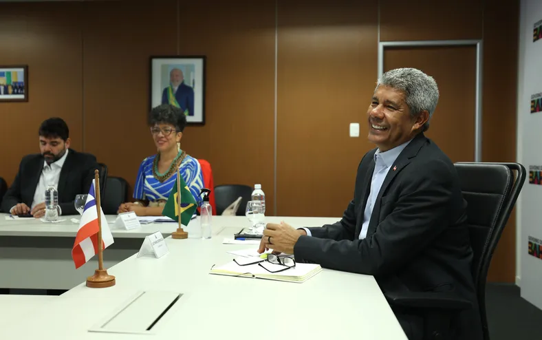 Jerônimo contrata empréstimos de R$ 2 bi para obras estratégicas da Bahia - Imagem