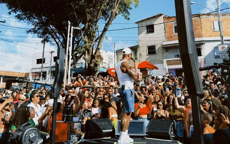 Leo Santana reúne multidão em show gratuito na Boa Vista do Lobato - Imagem