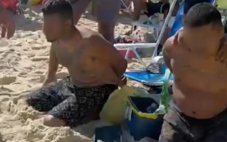 Líder do Comando Vermelho, 'Bozo' é preso enquanto curtia praia - Imagem