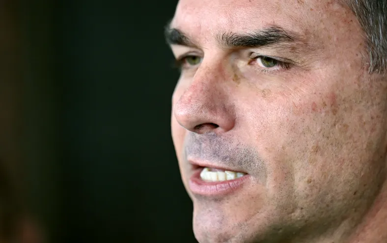 Mas já? Flávio Bolsonaro indica retirada de candidatura à presidência - Imagem