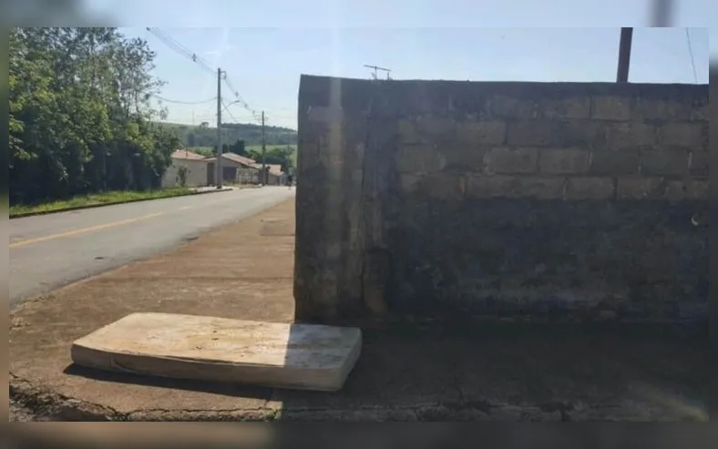 Mulher é abandonada desacordada e seminua após ir a centro religioso - Imagem