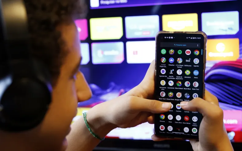 País proíbe uso de redes sociais por menores de 16 anos; entenda a lei - Imagem