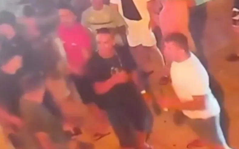 Policial militar é morto a tiros durante briga em barraca de praia - Imagem