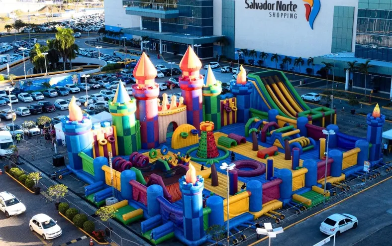 Saiba quanto custa para brincar no maior parque inflável em Salvador - Imagem