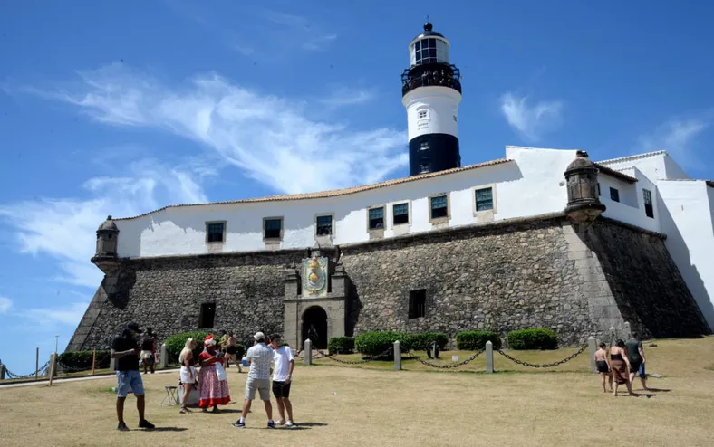 Turistas lotam Salvador, movimentam a cidade e aquecem a economia - Imagem