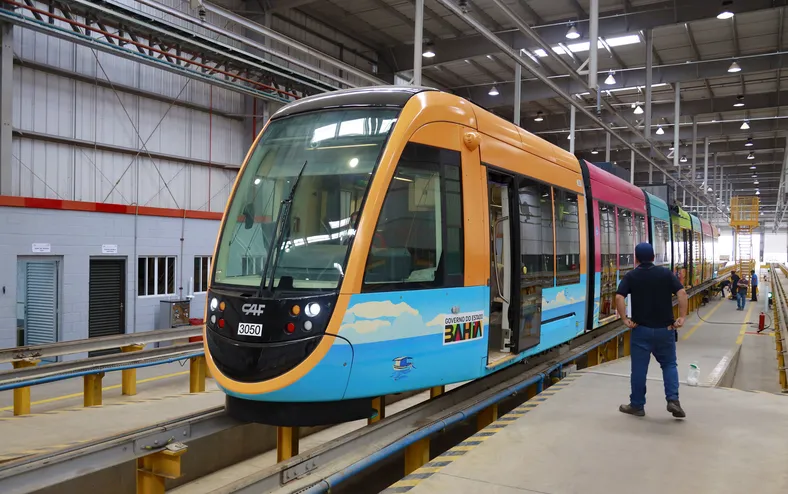 VLT de Salvador: primeiro trem chegará antes do previsto e antecipa testes - Imagem