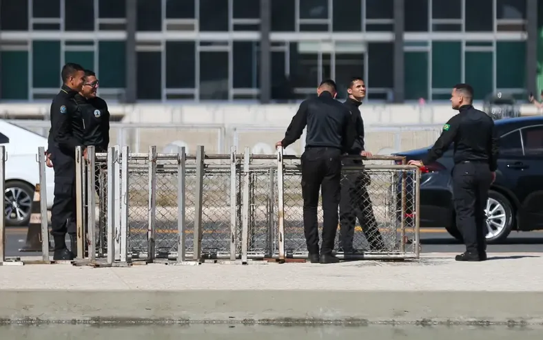 Ato político em Brasília motiva instalação de grades no Planalto - Imagem