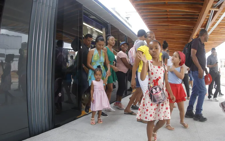 Calçada a Lobato em minutos: VLT realiza primeira viagem-teste - Imagem