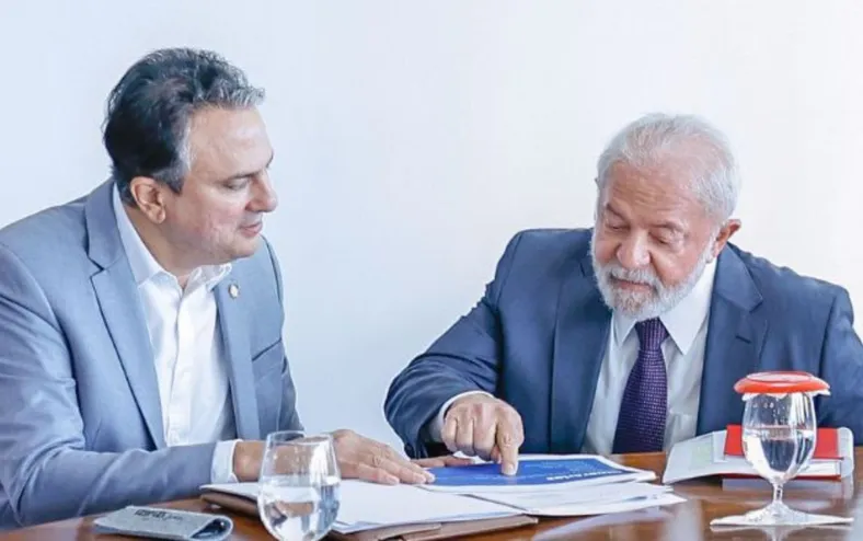 Cotado para vice de Lula, petista deixará ministério - Imagem