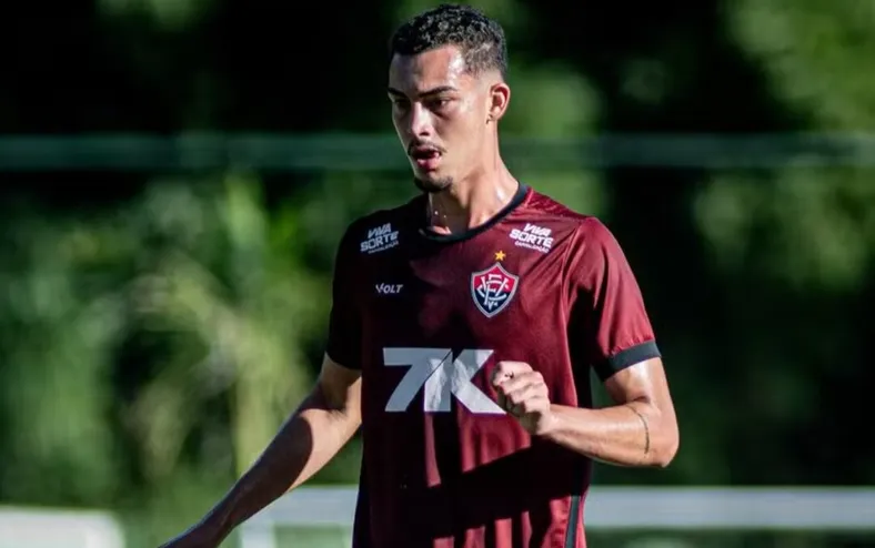 De saída! Vitória negocia promessa da zaga para clube europeu - Imagem