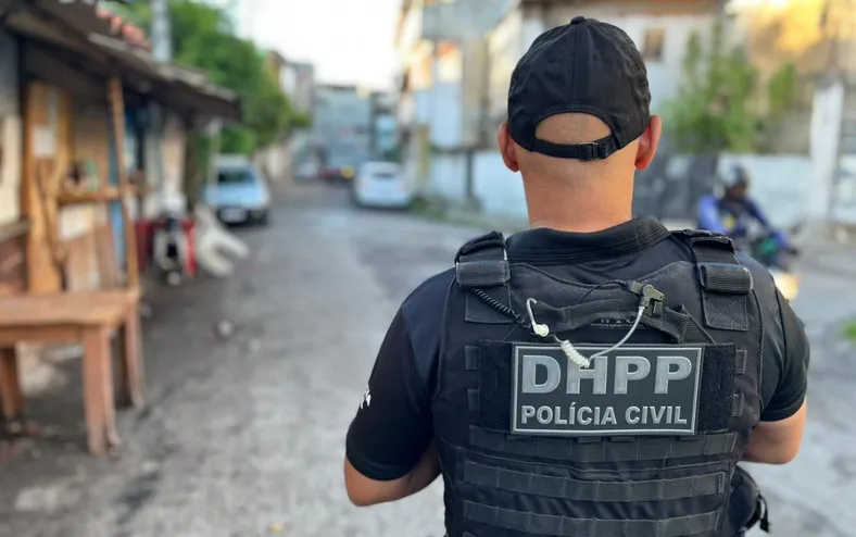 Envenenamento e estelionato: falsa policial é presa em Pernambués - Imagem