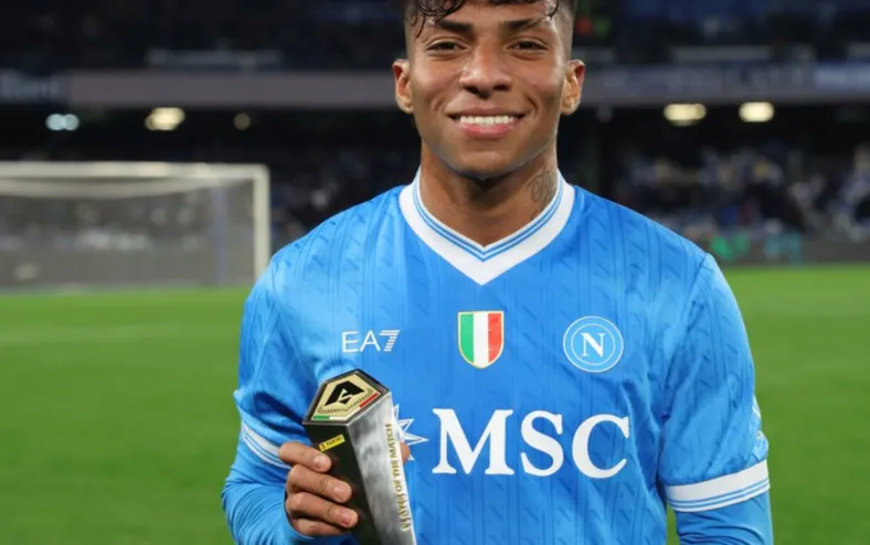 Ex-Vitória brilha em clássico italiano e é eleito melhor da partida - Imagem