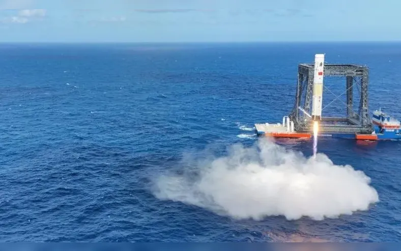 Guerra Fria 2.0? Foguete chinês dá 'ré no oceano' em resposta a Musk - Imagem