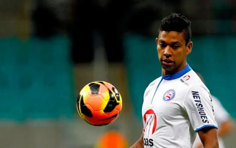 Ídolo! Ex-Bahia e Vitória atinge marca histórica por clube tradicional - Imagem