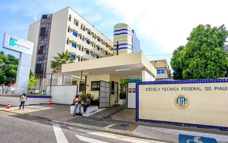 IF abre 81 vagas para professor com salários de até R$ 13,7 mil - Imagem